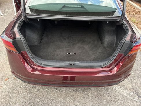 Used 2024 Nissan Altima 2.5 SV FWD image 31