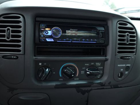 Used 2001 Ford F150 XL image 8