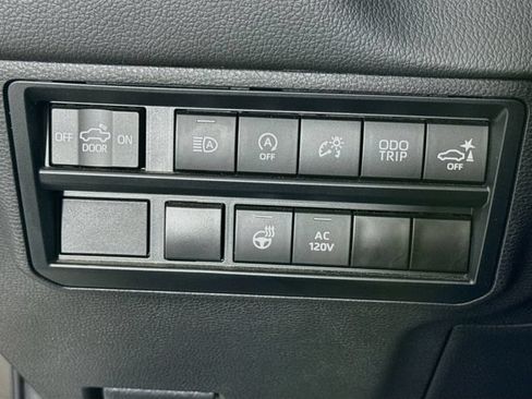 Used 2024 Toyota Tundra Limited AWD/4WD image 10