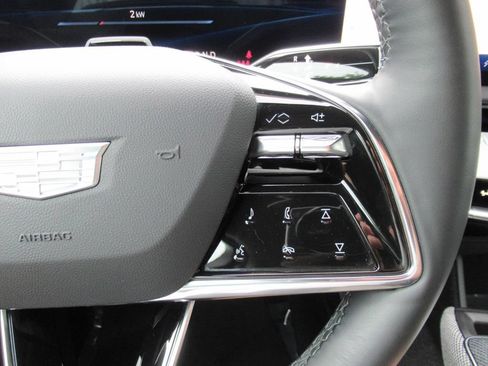 Certified 2025 Cadillac Optiq Sport 2 w/ LPO, Floor Liner Package AWD/4WD image 25