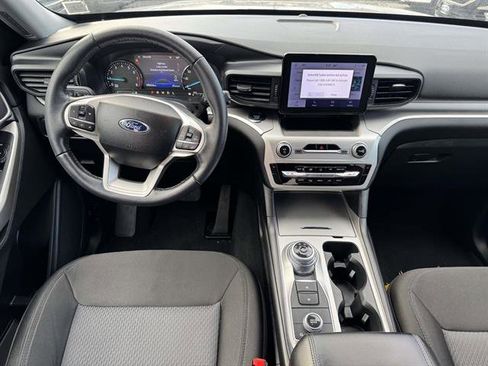 Used 2022 Ford Explorer XLT image 28