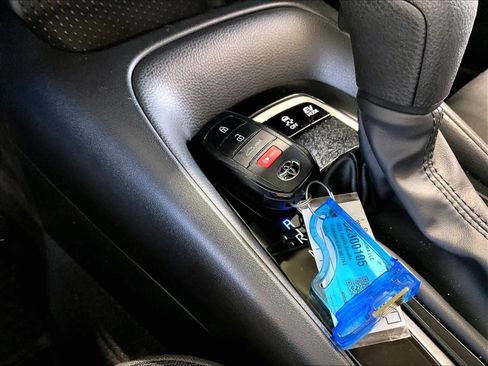 Used 2024 Toyota Corolla LE image 29