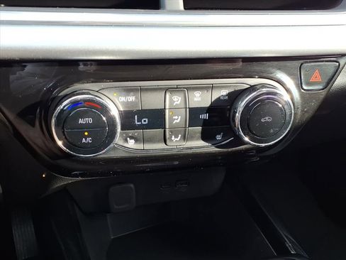 Used 2024 Chevrolet Trax LT w/ Driver Confidence Package FWD image 25