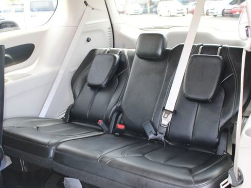 Used 2024 Chrysler Pacifica Limited FWD image 42