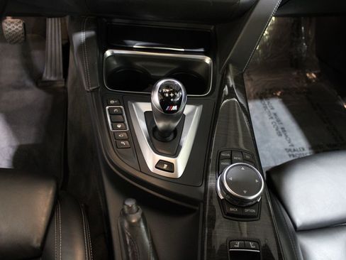 Used 2015 BMW M4 Convertible image 27