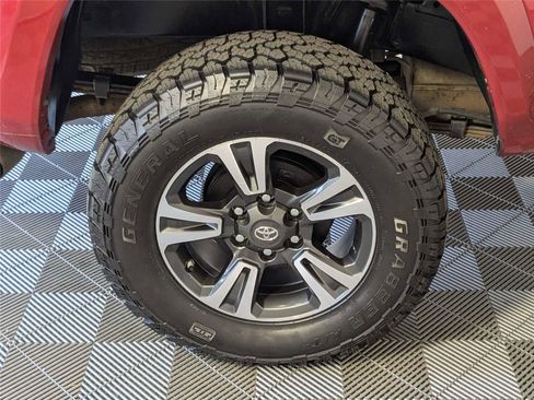 Used 2019 Toyota Tacoma SR5 image 12