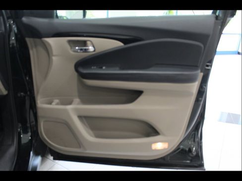Used 2016 Honda Pilot Elite image 25