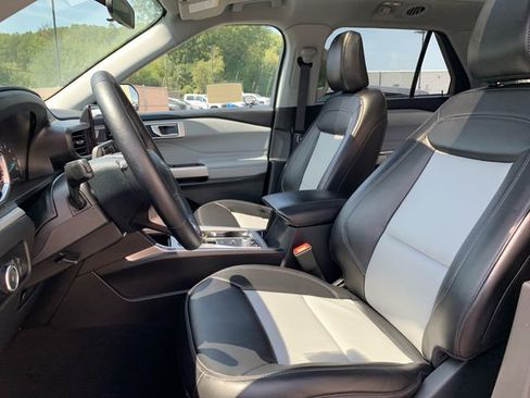 Used 2023 Ford Explorer XLT w/ Equipment Group 202A image 39