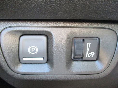 Used 2023 GMC Acadia SLE w/ Driver Convenience Package image 30