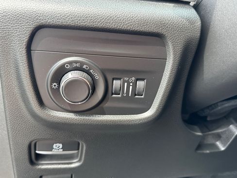 Used 2023 Jeep Grand Cherokee Laredo w/ Luxury Tech Group I AWD/4WD image 16