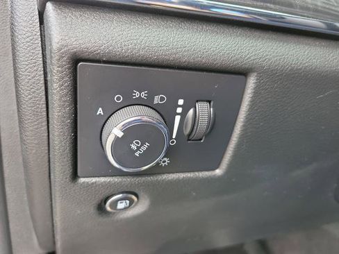 Used 2019 Jeep Grand Cherokee Limited image 19