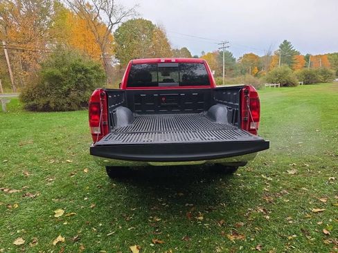 Used 2017 RAM 1500 Classic SLT AWD/4WD image 11