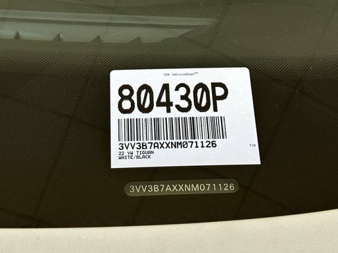 Used 2022 Volkswagen Tiguan SE FWD image 3