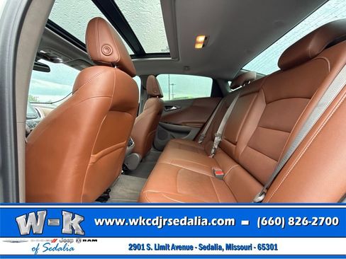 Used 2018 Chevrolet Malibu Premier w/ Premier Sun and Wheel Package FWD image 23