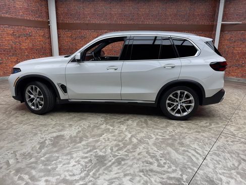 Certified 2024 BMW X5 xDrive40i w/ Premium Package AWD/4WD image 2