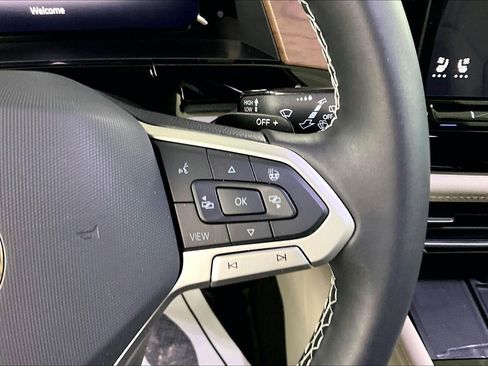 Used 2024 Volkswagen Atlas SE image 12