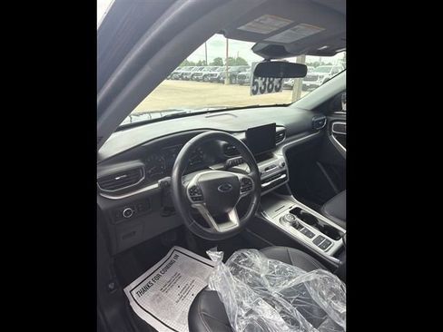 Used 2023 Ford Explorer XLT w/ Equipment Group 202A RWD image 5