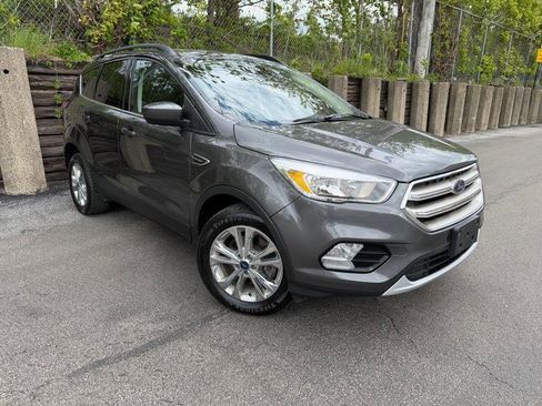 Used 2018 Ford Escape SE w/ Ford Safe & Smart Package AWD/4WD image 3