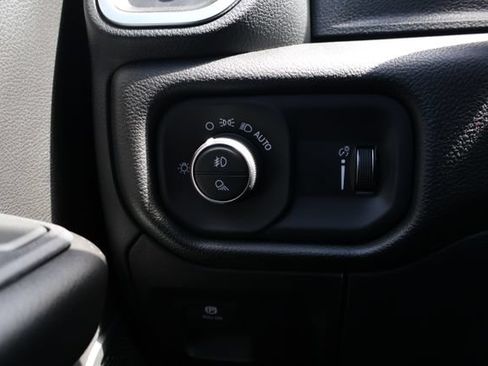 New 2026 RAM 1500 Express AWD/4WD image 18