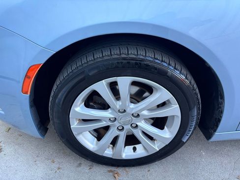 Used 2015 Chrysler 200 Limited w/ Convenience Group image 9