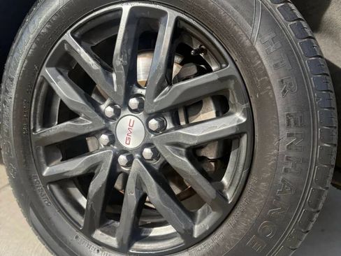 Used 2019 GMC Acadia SLT w/ LPO, Floor Liner Package FWD image 8