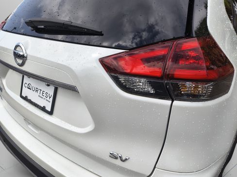 Certified 2019 Nissan Rogue SV FWD image 12