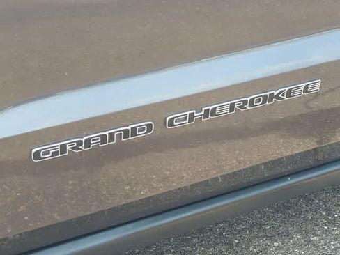 Certified 2021 Jeep Grand Cherokee Limited AWD/4WD image 13
