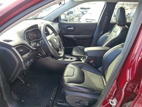 Used 2019 Jeep Cherokee Latitude Plus w/ Cold Weather Group image 13