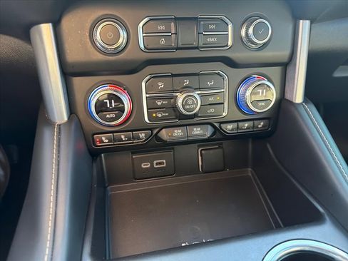Used 2023 GMC Yukon SLT image 16