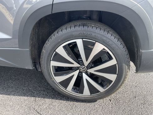 Certified 2022 Volkswagen Taos SE image 7