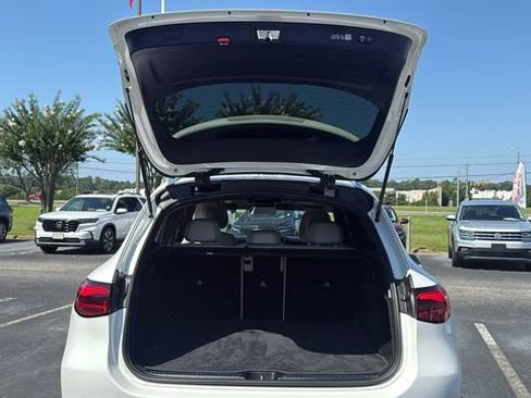 Used 2025 Mercedes-Benz GLC 300 image 10