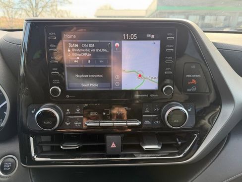 Used 2021 Toyota Highlander XLE image 11