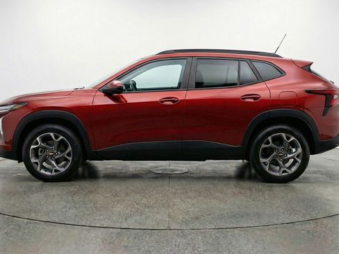 Used 2025 Chevrolet Trax LT image 5