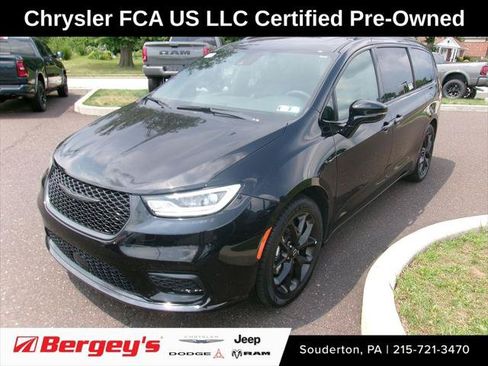 Certified 2025 Chrysler Pacifica Limited FWD image 1