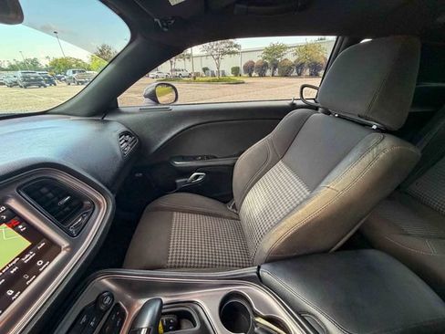 Used 2023 Dodge Challenger SXT RWD image 17