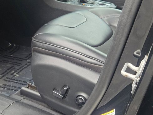 Used 2020 Jeep Cherokee Latitude Plus image 21
