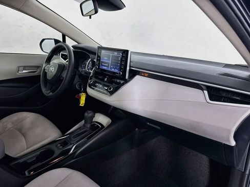 Used 2021 Toyota Corolla LE FWD image 30