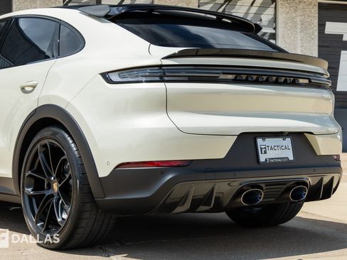 Used 2024 Porsche Cayenne Turbo GT AWD/4WD image 12