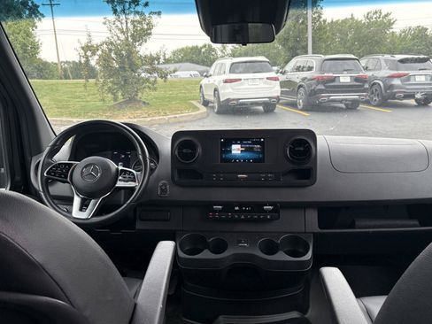 Used 2022 Mercedes-Benz Sprinter 2500 image 15