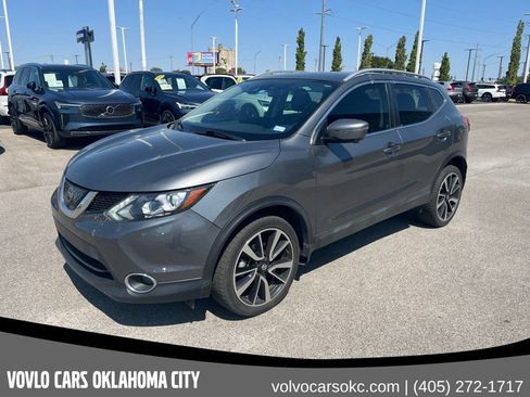 Used 2017 Nissan Rogue Sport SL w/ SL Premium Package FWD image 1