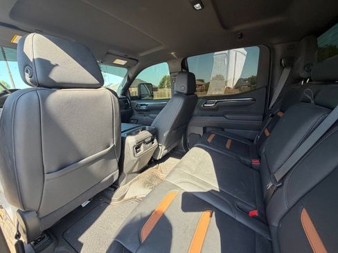 Used 2025 GMC Sierra 1500 AT4 w/ AT4 Premium Package AWD/4WD image 13