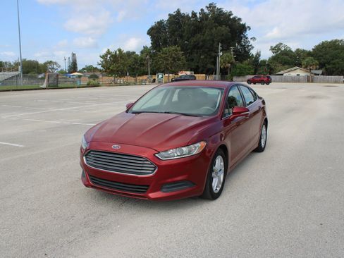 Used 2015 Ford Fusion SE FWD image 24