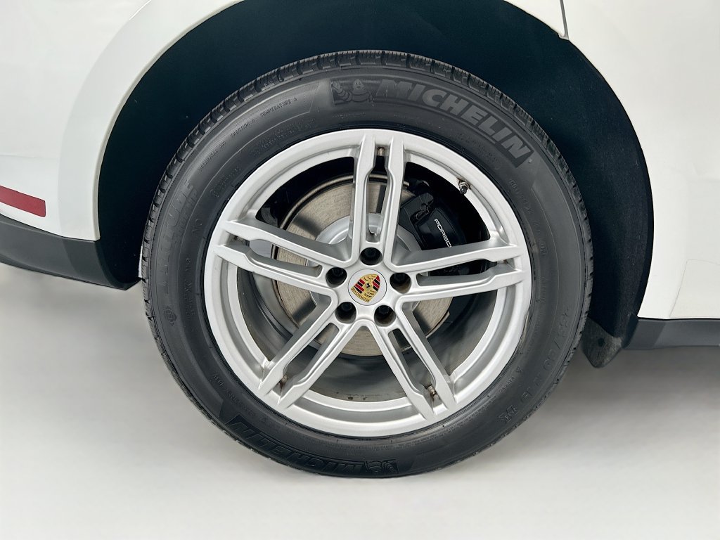 Certified 2023 Porsche Macan AWD/4WD image 33