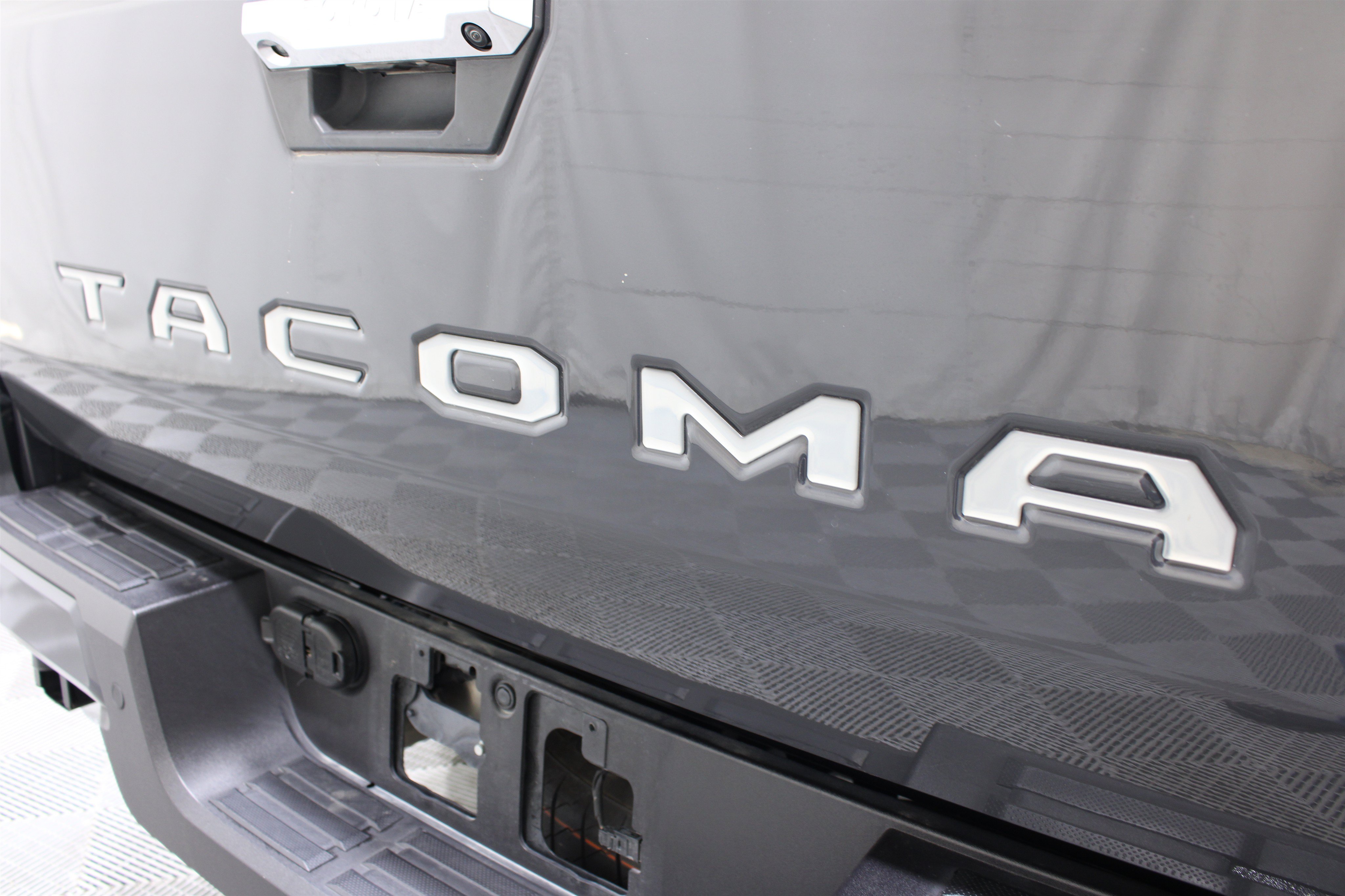 Used 2025 Toyota Tacoma Limited AWD/4WD image 27