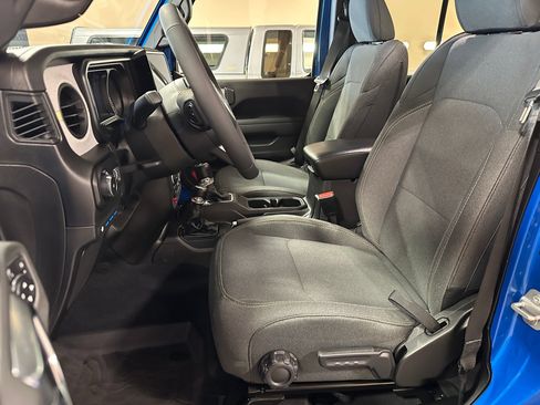 Used 2024 Jeep Wrangler Unlimited AWD/4WD image 14