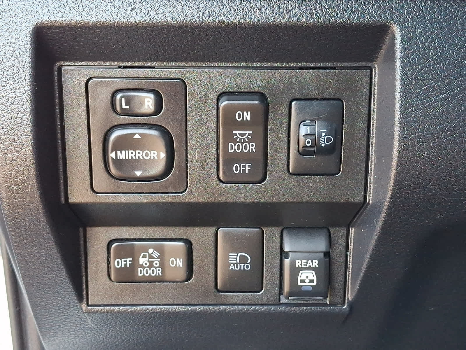 Used 2020 Toyota Tundra SR5 w/ TRD Off-Road Package AWD/4WD image 29