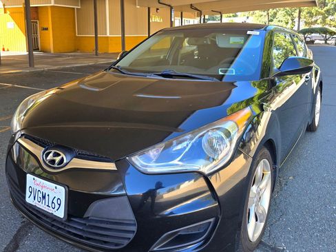 Used 2013 Hyundai Veloster FWD image 3