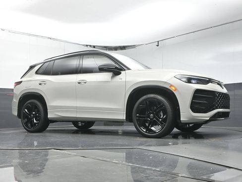 New 2026 Volkswagen Tiguan SE R-Line FWD image 43