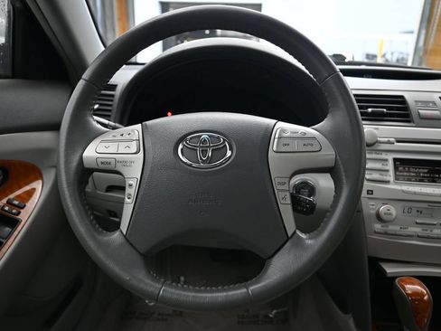 Used 2010 Toyota Camry XLE FWD image 13