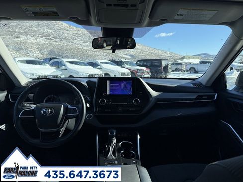 Used 2024 Toyota Highlander LE image 12